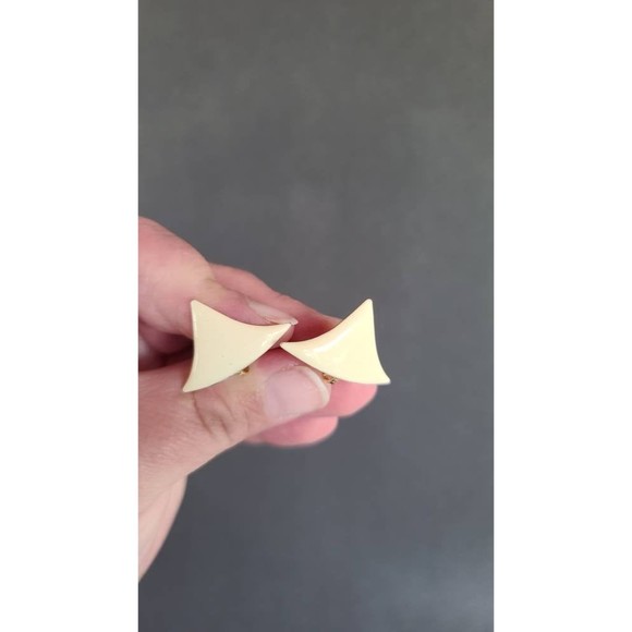 Beige Enamel Clip-on Earrings - Picture 7 of 10